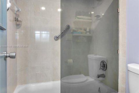 Condo in Lauderhill, Florida, 1 bedroom  № 2393040 - photo 12