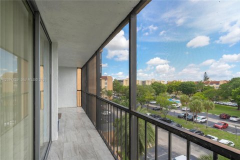 Condo in Lauderhill, Florida, 1 bedroom  № 2393040 - photo 21