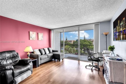 Condo in Lauderhill, Florida, 1 bedroom  № 2393040 - photo 3