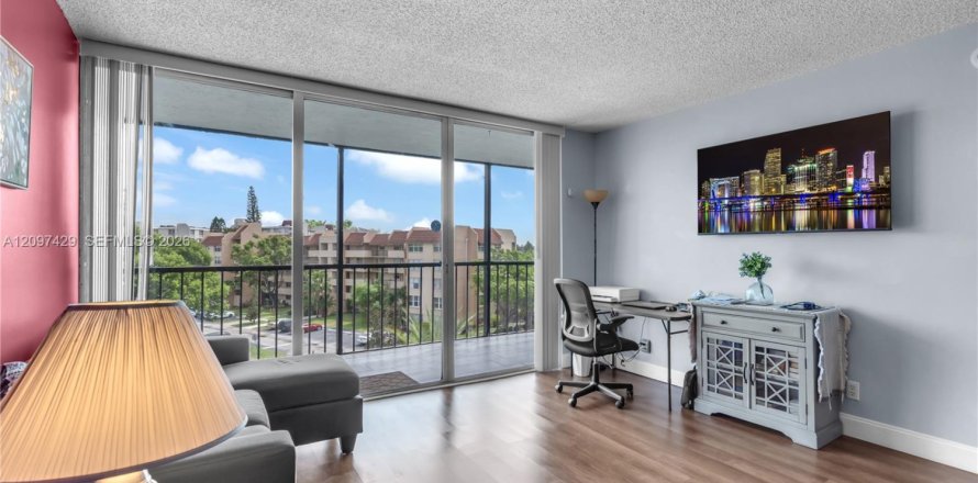 Condo in Lauderhill, Florida, 1 bedroom  № 2393040