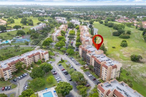 Condo in Lauderhill, Florida, 1 bedroom  № 2393040 - photo 27