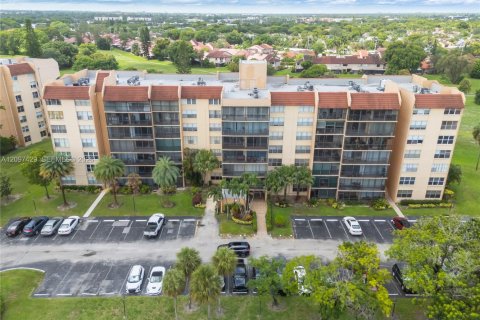 Condo in Lauderhill, Florida, 1 bedroom  № 2393040 - photo 24