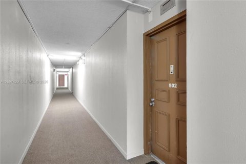 Condo in Lauderhill, Florida, 1 bedroom  № 2393040 - photo 15