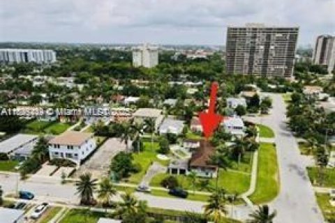 Villa ou maison à vendre à Miami, Floride: 4 chambres, 268.86 m2 № 1947701 - photo 12