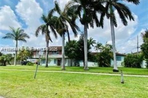 Villa ou maison à vendre à Miami, Floride: 4 chambres, 268.86 m2 № 1947701 - photo 9