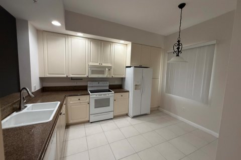Condo in St. Lucie, Florida, 2 bedrooms № 2183057 - photo 2