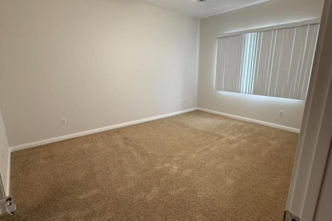 Condo in St. Lucie, Florida, 2 bedrooms № 2183057 - photo 8