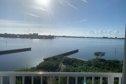 Condo in St. Lucie, Florida, 2 bedrooms № 2183057 - photo 18