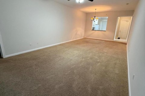 Condo in St. Lucie, Florida, 2 bedrooms № 2183057 - photo 4