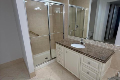 Condo in St. Lucie, Florida, 2 bedrooms № 2183057 - photo 9