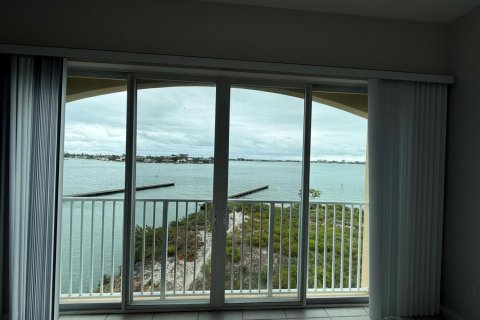 Condo in St. Lucie, Florida, 2 bedrooms № 2183057 - photo 16