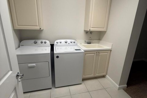 Condo in St. Lucie, Florida, 2 bedrooms № 2183057 - photo 12