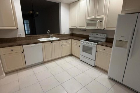 Condo in St. Lucie, Florida, 2 bedrooms № 2183057 - photo 3