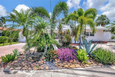 House in Pompano Beach, Florida 4 bedrooms, 179.67 sq.m. № 1709626 - photo 4