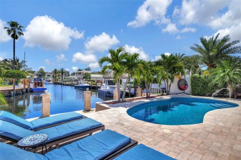House in Pompano Beach, Florida 4 bedrooms, 179.67 sq.m. № 1709626 - photo 1
