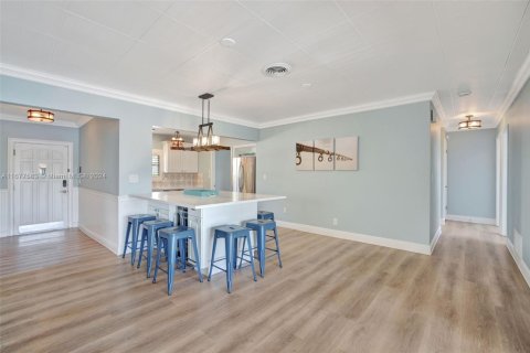 House in Pompano Beach, Florida 4 bedrooms, 179.67 sq.m. № 1709626 - photo 8