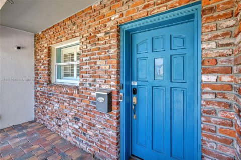 House in Pompano Beach, Florida 4 bedrooms, 179.67 sq.m. № 1709626 - photo 6