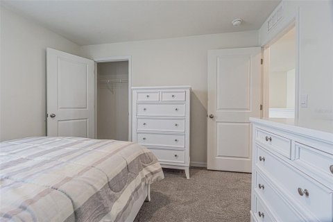 House in Temple Terrace, Florida 5 bedrooms, 248.42 sq.m. № 2157390 - photo 18