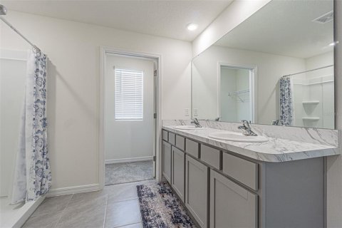 House in Temple Terrace, Florida 5 bedrooms, 248.42 sq.m. № 2157390 - photo 14