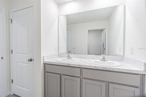 House in Temple Terrace, Florida 5 bedrooms, 248.42 sq.m. № 2157390 - photo 30