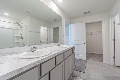 House in Temple Terrace, Florida 5 bedrooms, 248.42 sq.m. № 2157390 - photo 10