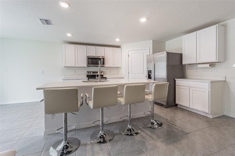 House in Temple Terrace, Florida 5 bedrooms, 248.42 sq.m. № 2157390 - photo 5