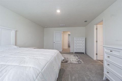 House in Temple Terrace, Florida 5 bedrooms, 248.42 sq.m. № 2157390 - photo 9
