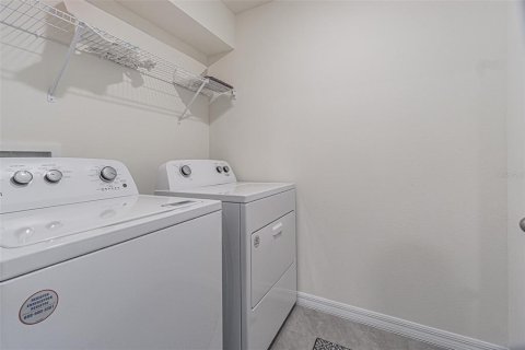 House in Temple Terrace, Florida 5 bedrooms, 248.42 sq.m. № 2157390 - photo 17