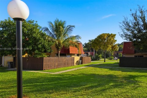 Купить таунхаус в Бока-Ратон, Флорида 2 спальни, 120.96м2, № 2006409 - фото 19