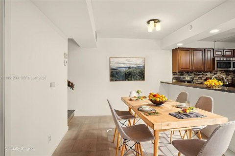 Купить таунхаус в Бока-Ратон, Флорида 2 спальни, 120.96м2, № 2006409 - фото 3