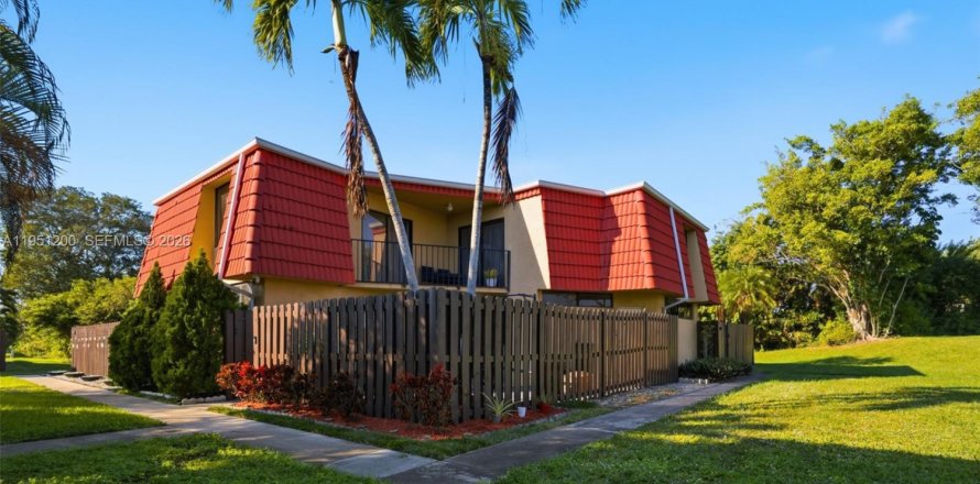 Таунхаус в Бока-Ратон, Флорида 2 спальни, 120.96м2 № 2006409