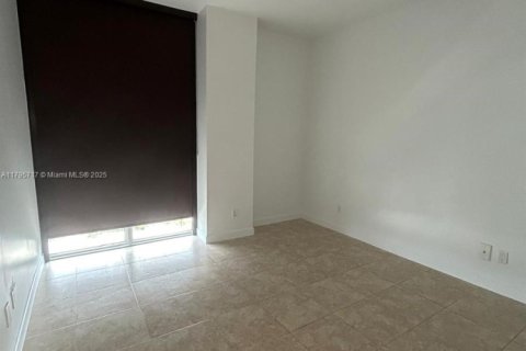 Condo in Miami, Florida, 2 bedrooms  № 1936601 - photo 19