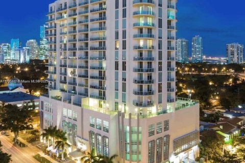 Condo in Miami, Florida, 2 bedrooms  № 1936601 - photo 5