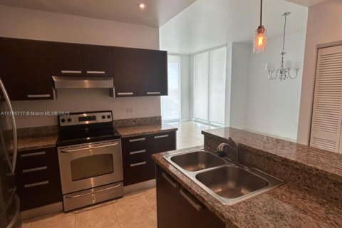 Condo in Miami, Florida, 2 bedrooms  № 1936601 - photo 15