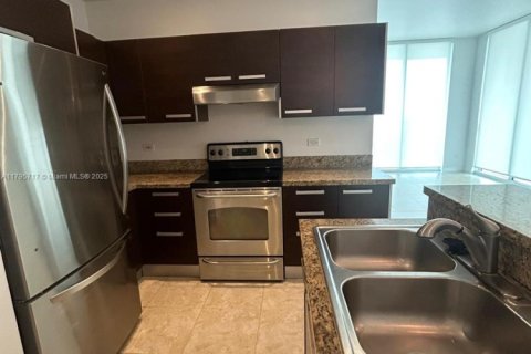 Condo in Miami, Florida, 2 bedrooms  № 1936601 - photo 16