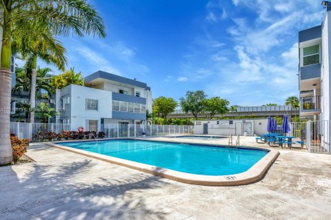 Condo in Miami, Florida, 2 bedrooms  № 1768782 - photo 23