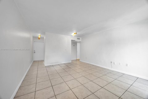Condo in Miami, Florida, 2 bedrooms  № 1768782 - photo 9