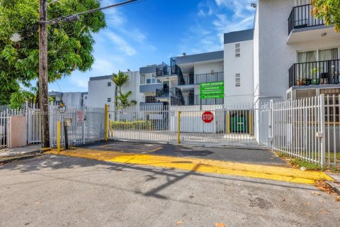 Condo in Miami, Florida, 2 bedrooms  № 1768782 - photo 26