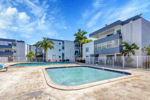 Condo in Miami, Florida, 2 bedrooms  № 1768782 - photo 24