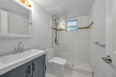 Condo in Miami, Florida, 2 bedrooms  № 1768782 - photo 13