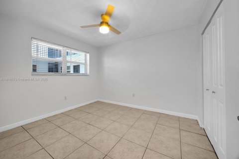 Condo in Miami, Florida, 2 bedrooms  № 1768782 - photo 15