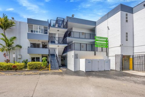 Condo in Miami, Florida, 2 bedrooms  № 1768782 - photo 1