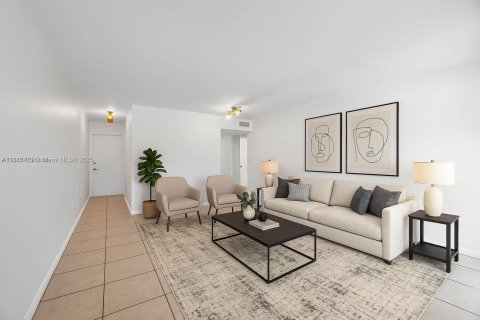 Condo in Miami, Florida, 2 bedrooms  № 1768782 - photo 10