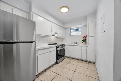Condo in Miami, Florida, 2 bedrooms  № 1768782 - photo 6