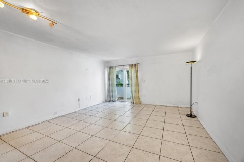 Condo in Miami, Florida, 2 bedrooms  № 1768782 - photo 4