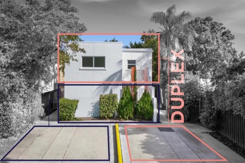 Commercial property in Miami, Florida 246.93 sq.m. № 1976825 - photo 3