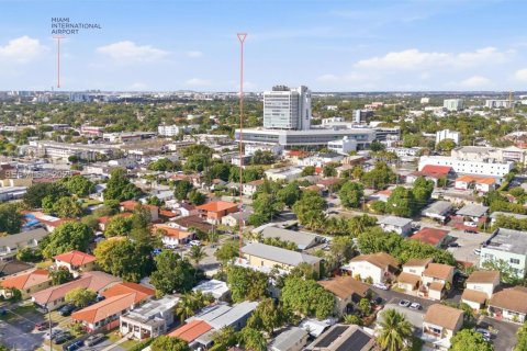 Commercial property in Miami, Florida 246.93 sq.m. № 1976825 - photo 20