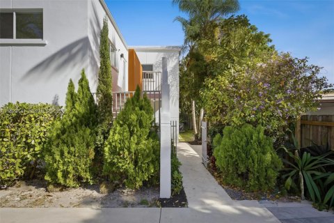 Commercial property in Miami, Florida 246.93 sq.m. № 1976825 - photo 5