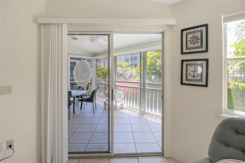 Condo in Sarasota, Florida, 3 bedrooms  № 1138090 - photo 19