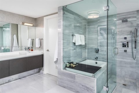 Copropriété à vendre à Miami Beach, Floride: 2 chambres, 133.78 m2 № 1946169 - photo 4